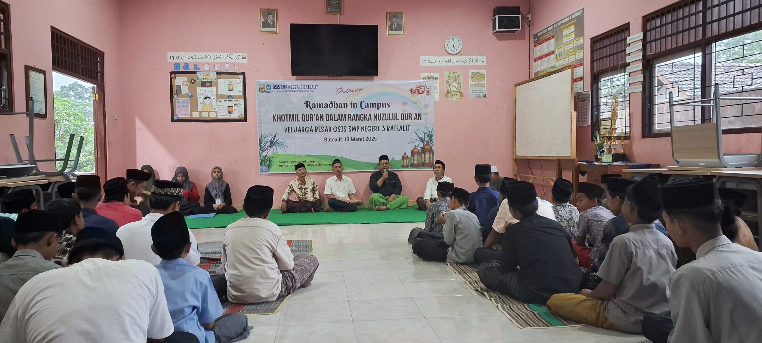 SMPN 3 Batealit gelar Ramadhan in Campus