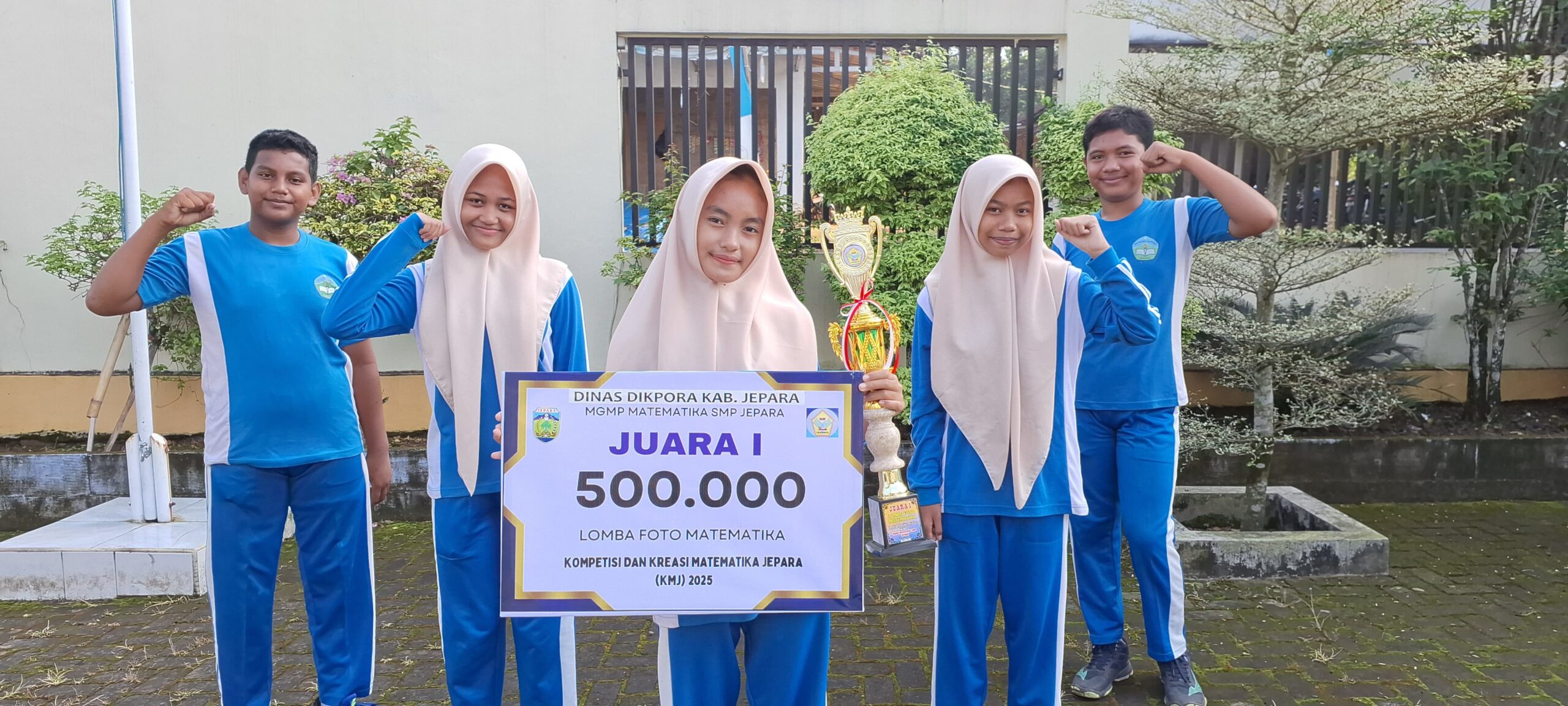 Kompetisi dan Kreasi Matematika Jepara (KMJ) 2025, SMPN 3 Batealit sabet Juara 1 Lomba Foto Matematika